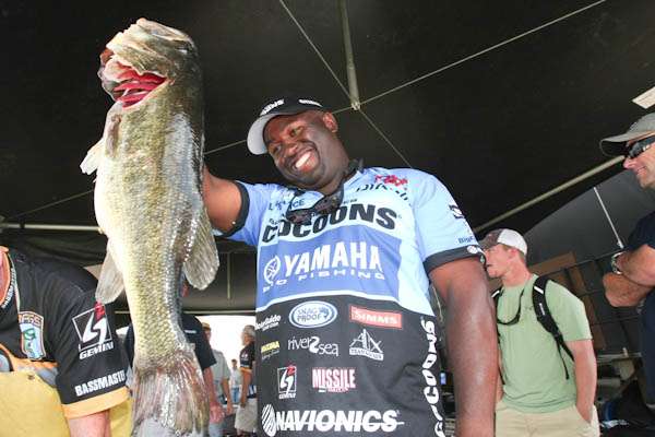 <p>Ish Monroe cracked the 100-pound mark for the second time in his career at the Power-Pole Slam on Lake Okeechobee this year. He sealed the deal on the final day by bringing in a bass weighing 34 pounds, 5 ounces.</p>
