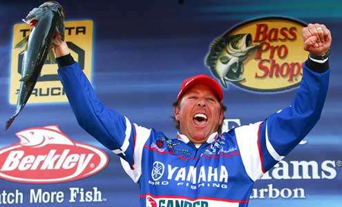 <p> </p>
<p>Dean Rojas (41)</p>
<p>Lake Havasu City, Ariz.</p>
<p>Elite Bassing Average: 4.7566</p>
<p>Elite pro since 2006</p>
<p>Rojas holds one of the most renowned records in tournament fishing history. His five bass limit weighing 45 pounds, 2 ounces from Florida's Lake Tohopekaliga in 2001 is on every angler's mind when sight-fishing on a trophy lake.</p>
