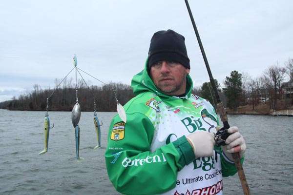 <p>9:39 a.m. Tucker opts to try an Alabama rig equipped with three swimbaits and two spinnerbait blades.</p>
