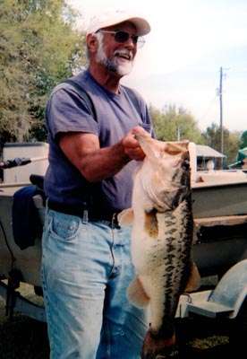 <p><strong>Frank Castro</strong></p>
<p>11 pounds, 1 ounces</p>
<p>Tampa Bay Canal Bypass</p>
<p>6-inch golden shiner</p>

