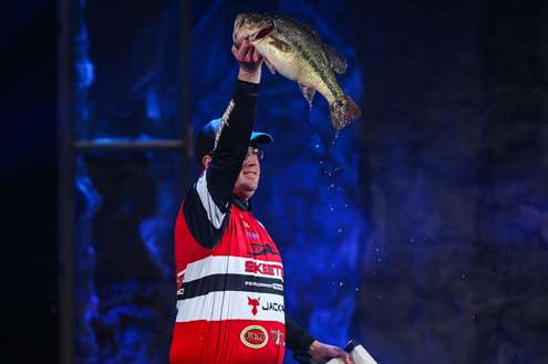<p>Cliff Pace 1st 43-4lb on Day Two.</p>
