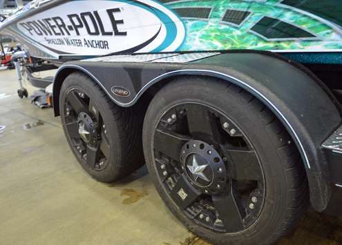 <p>Chris Lane's POwer-pole-wrapped Legend wears custom wheels and tires.</p>
