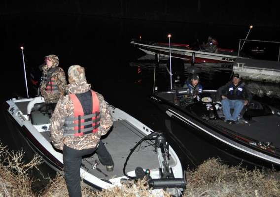 <p>Anglers from Oklahoma University Paul Muzljakovich and  Landon Dixon wait to move into position.</p>

