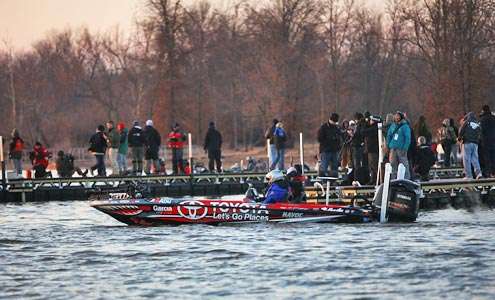 <p>Mike Iaconelli rolls past the dock as he heads out onto Grand Lake.</p>
