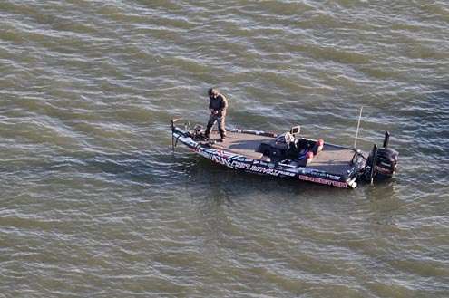 <p>Palaniuk, who began the day in second place, works the trolling motor to stay in position.</p>
