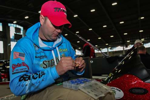 <p>Mark Pierce takes the time to replace the hooks on some of his favorite baits.</p>
