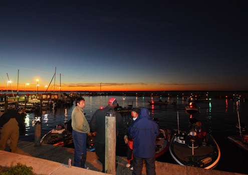 <p>Sunshine was the forecast for Day Two on Lake Toho, but morning temperatures were in the mid-40âs.</p>
