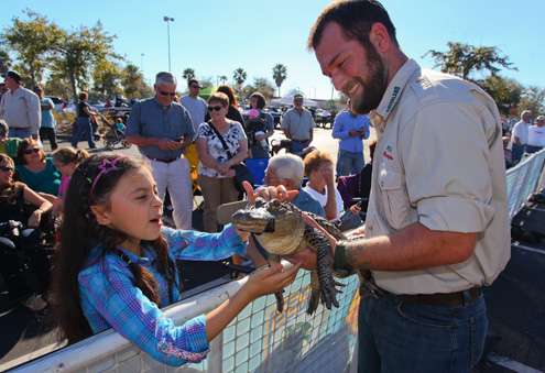 <p> </p>
<p>Justin Strickland from âGatorlandâ had a live alligator at the weigh in that spectators could touch and feel. </p>
