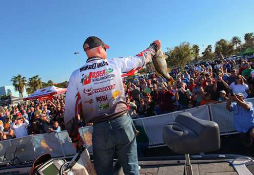 <p> </p>
<p>Chad Morgenthaler excited the crowd when he took the lead with an 18 pound, 10 ounce limit on the final day. Mogenthaler would eventually finish in 4<sup>th</sup> place. </p>
