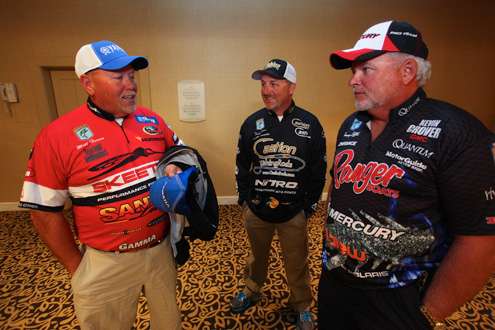 <p>Classic rookie Tracy Adams was sandwiched between Classic veterans Matt Herren and Tommy Biffle. Herren and Biffle were still light-heartedly fussing over a fishing dispute they had several years ago on Californiaâs Clear Lake.</p>
