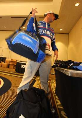 <p>Todd Faircloth stops by to visit with Team Yamaha.</p>
