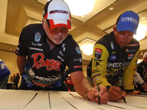 <p>Tommy Biffle and Bobby Lane stop to add their signatures.</p>
