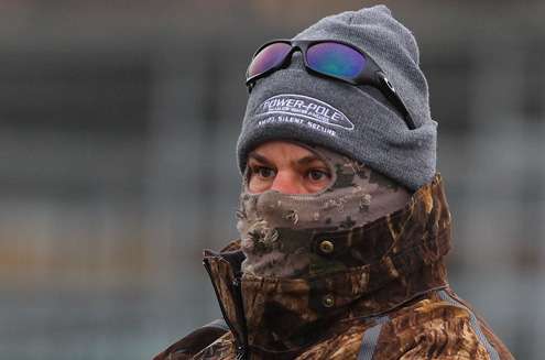 <p>Chris Lane was bundled up against the cold. </p>
