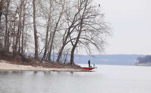 <p>Casey Scanlon pulls his trolling motor to make a move away from a main lake point. </p>
