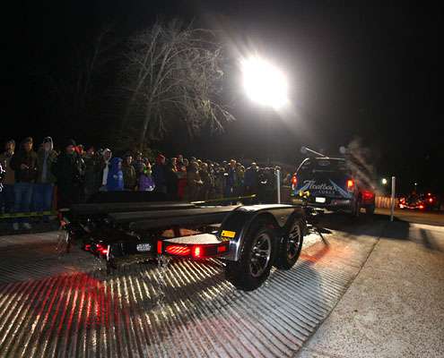 <p>Fans were lined up early to watch the anglers launch their boat.</p>
