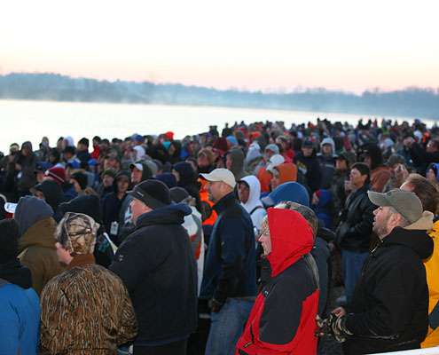 <p>For the second straight day, thousands of fans braved the freezing cold weather to watch the anglers take off.</p>
