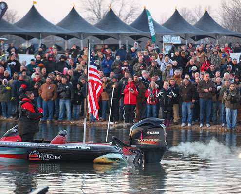 <p>Fans and anglers stand at attention for the national anthem.</p>

