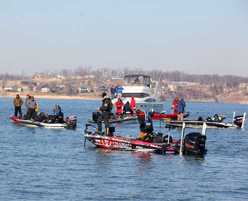 <p>Mike Iaconelli, who was co-leader with Cliff Pace after Day One, attracted quite a crowd as he started Day Two.</p>
