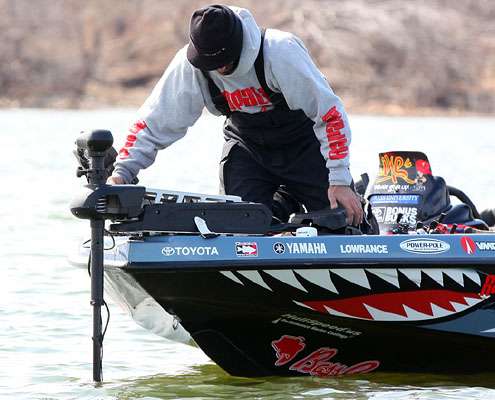 <p>A little after noon on Day 2 of the 43rd Bassmaster Classic, while in the unofficial lead on BASSTrakk, Michael Iaconelli realized he had an issue with his trolling motor. After briefly âgoing Ike,â he got permission to switch boats with Elite Series pro Kevin Ledoux, who was working as a camera boat driver. Here are some photos of the changeover process.</p>
