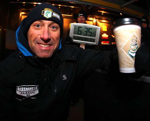<p>Dave Mercer shows off his coffee at, according to tournament director Trip Weldon, exactly 6:35 and 22 seconds.</p>

