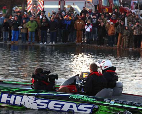 <p>Cliff Pace and Robbie Floyd idle from the dock on the final day of the Bassmaster Classic.</p>
