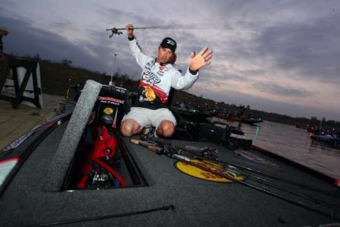 <p>#20 Edwin Evers gets his rods in order at launch on Day Three.</p>
