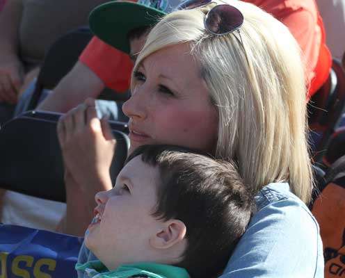 <p>A young fan enjoys the weigh-in from his motherâs lap.</p>

