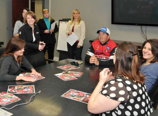 <p>Employees had a good time getting to know the Classic champ.</p>
