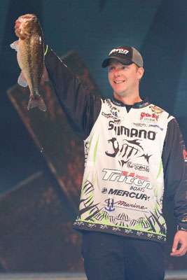 <p>Jonathon VanDam: JVD made the cut at his first Classic, a good achievement. He fished classic prespawn areas â bluff walls and gravel points â and favored the same bait as his uncle: a Strike King KVD Jerkbait in sexy shad. He found his fish in 6 to 10 feet.</p>