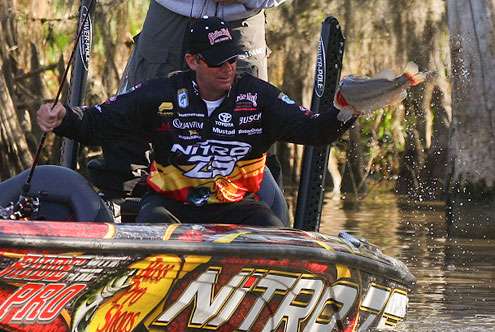 <p>This bass is about to take a long boat ride to the weigh-in. </p>
