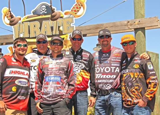 <p>Bassmaster Elite Series pros Chip Porche, Terry Scroggins, Brandon Palaniuk, Kevin VanDam, Gerald Swindle and Fletcher Shryock recently volunteered their time, warm hearts and angling expertise to guests at Morganâs Wonderland in San Antonio.</p>
