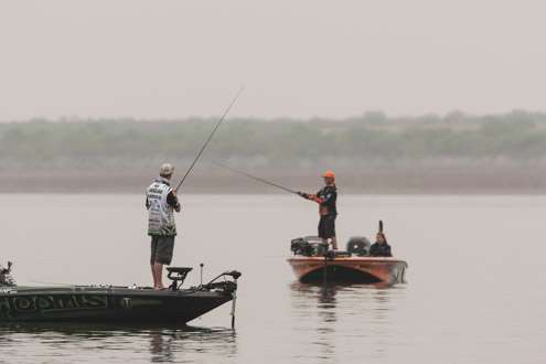 <p>Jonathon VanDam and Fletcher Shryock are working the same area this morning.  JVD 5<sup>th</sup> with 28-12  and Shryock 56<sup>th</sup> 17-13 Day One.</p>
