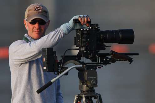 <p>B.A.S.S. Photographer Wes Miller secures the Red Cam for his coverage of Keith Combs today.</p>
