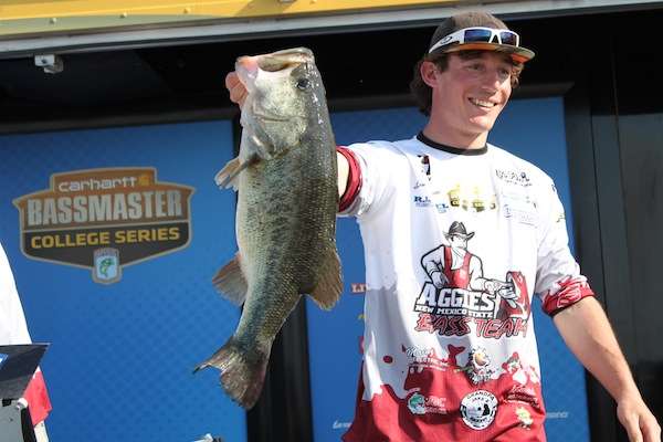 <p>Jesse Scarafiotti takes over Carhartt Big Bass and sets all-time record with this 11-11 Amistad giant. </p>
