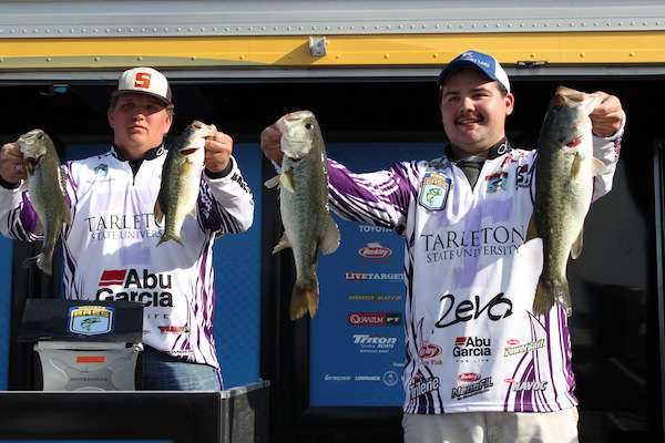 <p>Tarleton State anglers Colt Farris and Hunter Randolph bring in a big bag to take the lead.</p>
