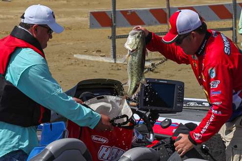 <p>Brian Snowden pulls out a nice largemouth. After Day Two, he's in 73rd, 32-15.</p>
