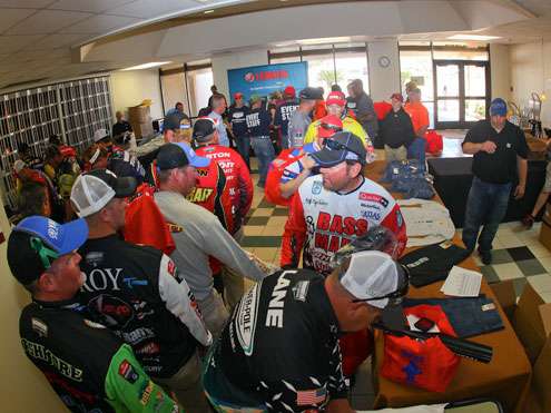 <p>Before the anglers meeting, several anglers showed up at the last minute to register. </p>
