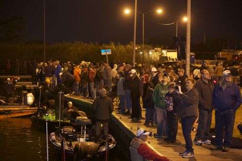 <p>Another large crowd of spectators gathered before Friday's 7 a.m. CT launch.</p>
