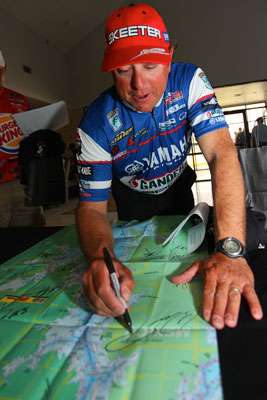 <p>Dean Rojas signs a map of Falcon Lake as a souvenir for a Marshal.</p>
