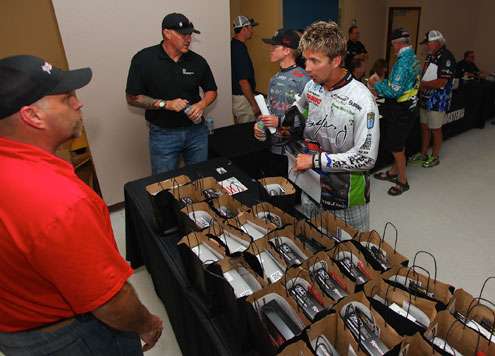 <p>Every angler was presented with a gift pack from Rigid Industries.</p>
