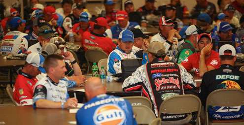 <p>Anglers listen to the specific rules for Falcon Lake.</p>
