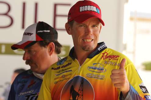 <p>It was a slow day for Day One leader Keith Combs, but it ended up in a thumbs-up for today's weigh-in.</p>
