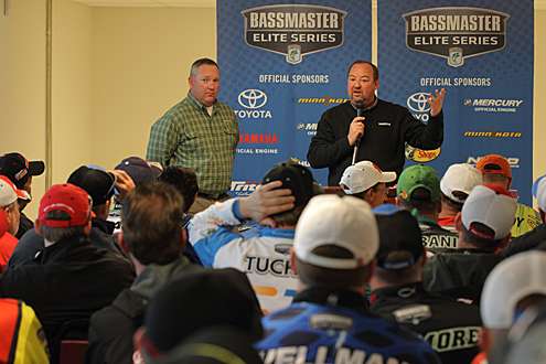 <p>B.A.S.S. CEO Bruce Akin speaks to the 2013 Elite Series anglers.</p>
