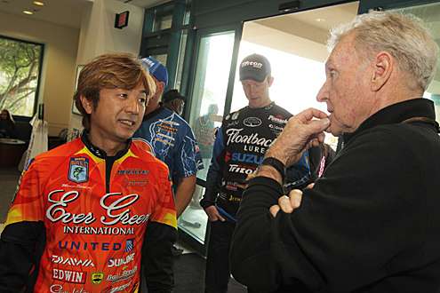 <p>Morizo Shimizu travels all the way from Japan for the Elite Series. Here he is talking to B.A.S.S. co-owner Jerry McKinnis.</p>
