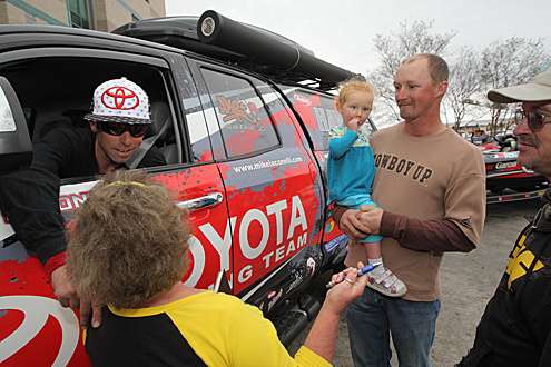 <p>A beardless Mike Iaconelli has arrived and meets with fans.</p>
