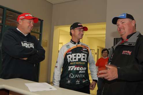 <p>Legends Alton Jones, Gary Klein and Mark Davis (left to right) chat while waiting to register.</p>
