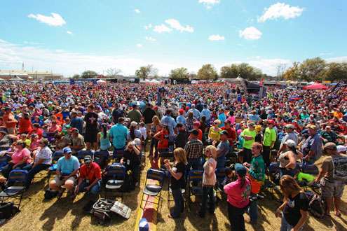<p>There was an impressive crowd at Saturday's weigh-in!</p>
