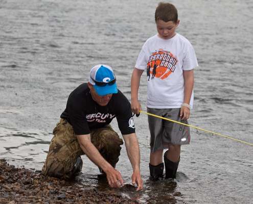 <p> </p>
<p>Brent helps Mason land a trout.</p>
