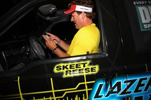 <p> </p>
<p>Skeet Reese sends out text messages letting his friends and family know Day One of the Ramada Quest on Bull Shoals is cancelled. </p>
