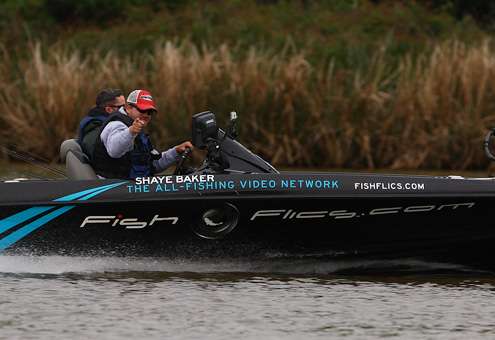 <p> </p> <p>Shaye Baker points his boat upriver to make another move. </p> 